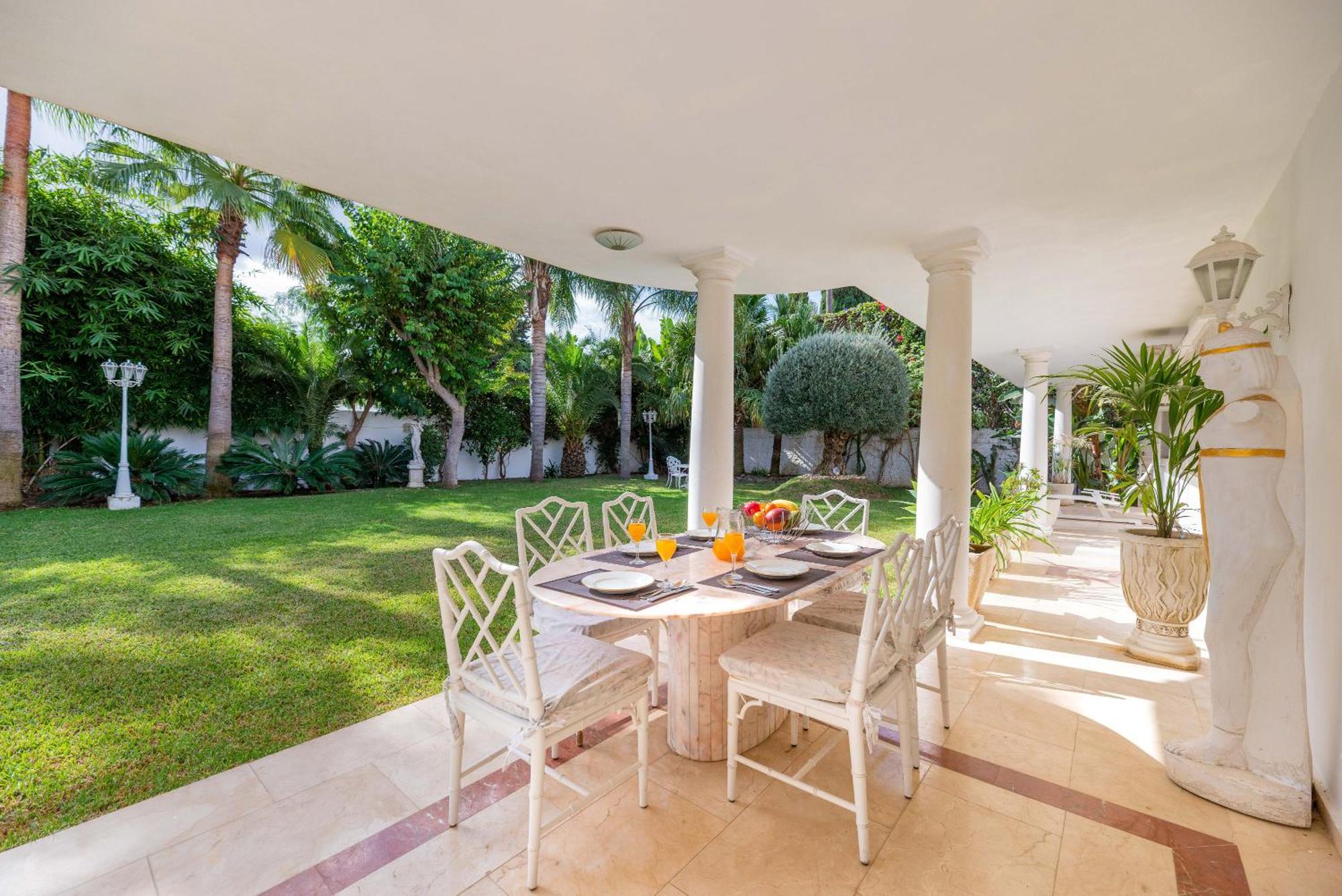 Lovely Palmeras Villa Marbella