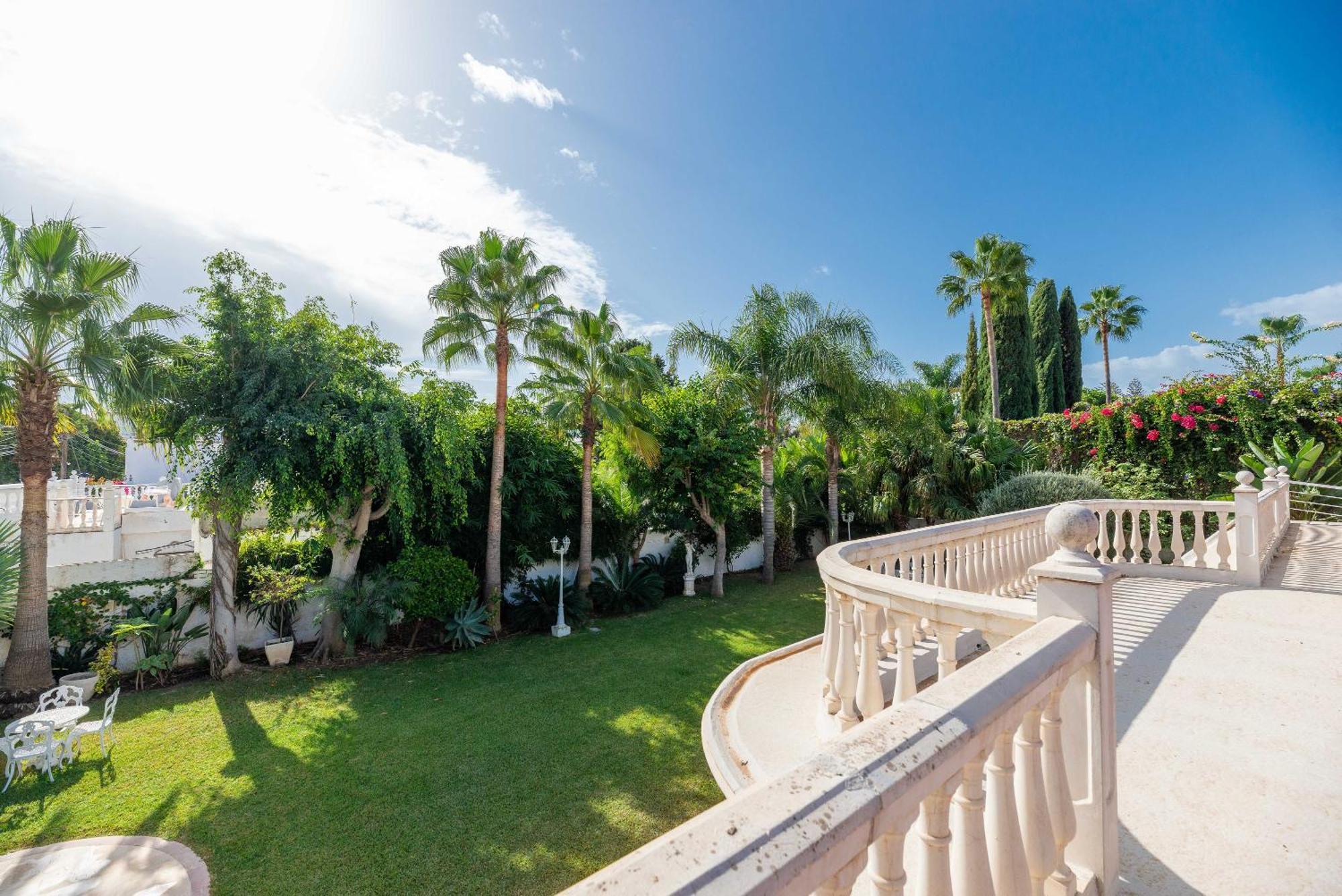 Lovely Palmeras Villa