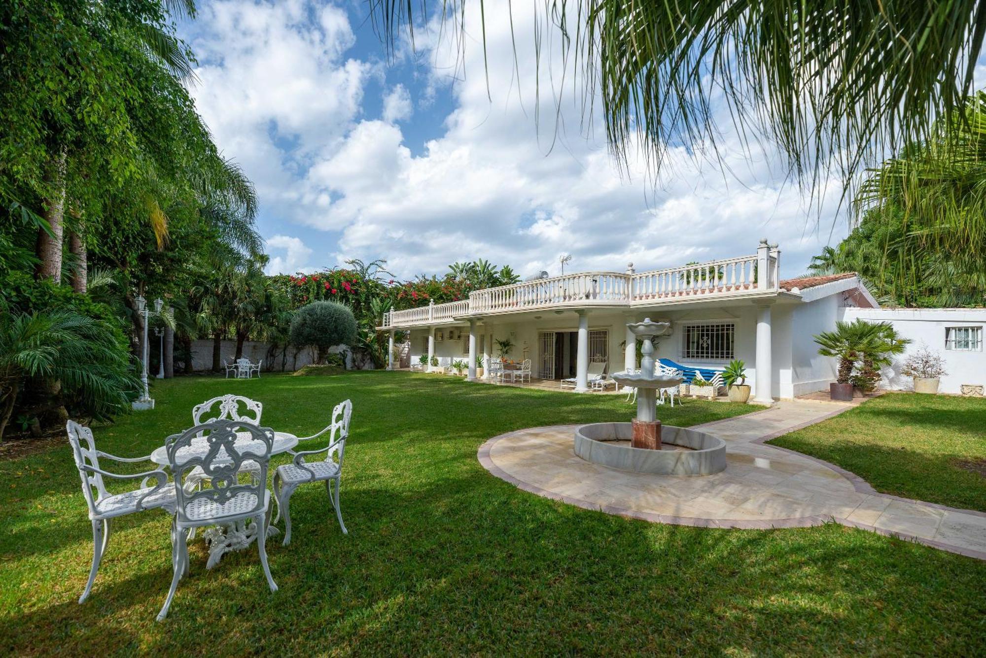 Lovely Palmeras Villa