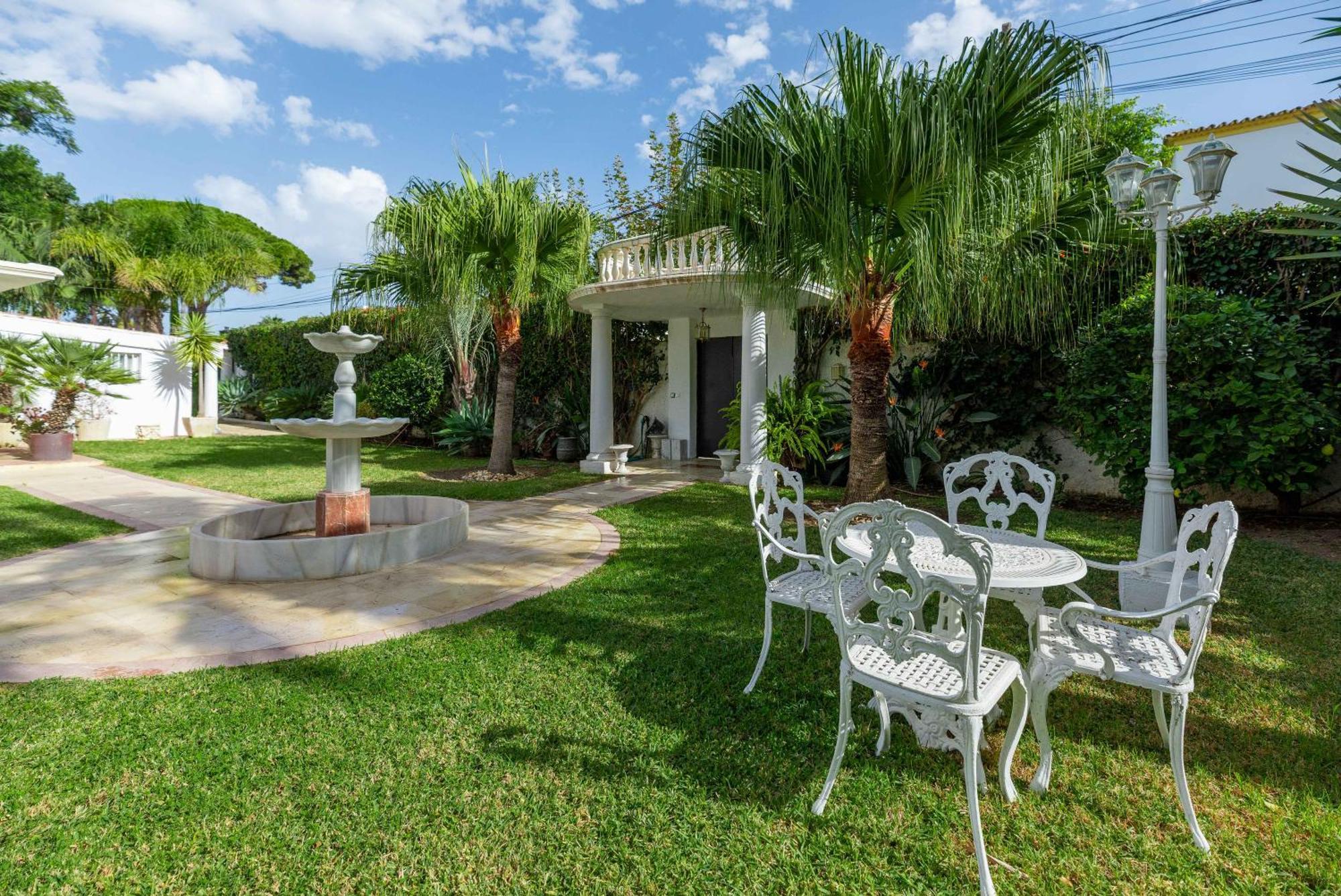 Lovely Palmeras Villa